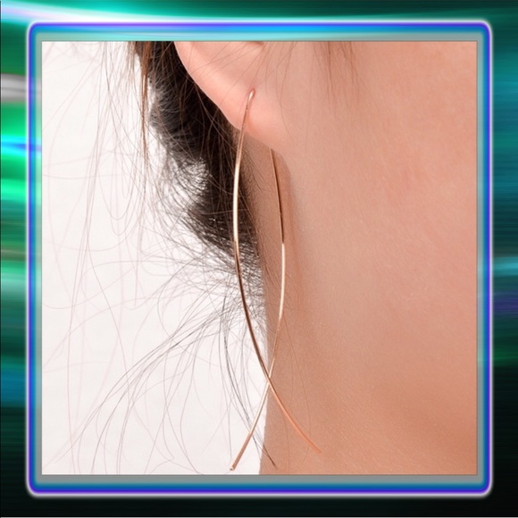 Gold Minimalist Hoop Earrings - Picture 2 of 4